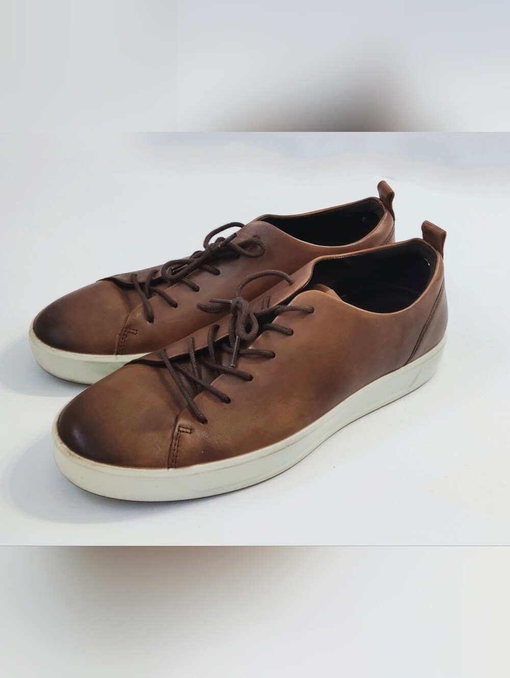 Ecco Men's Brown Leather Low-Top Sneakers with White Sole. Size 11 US. Pre-owned